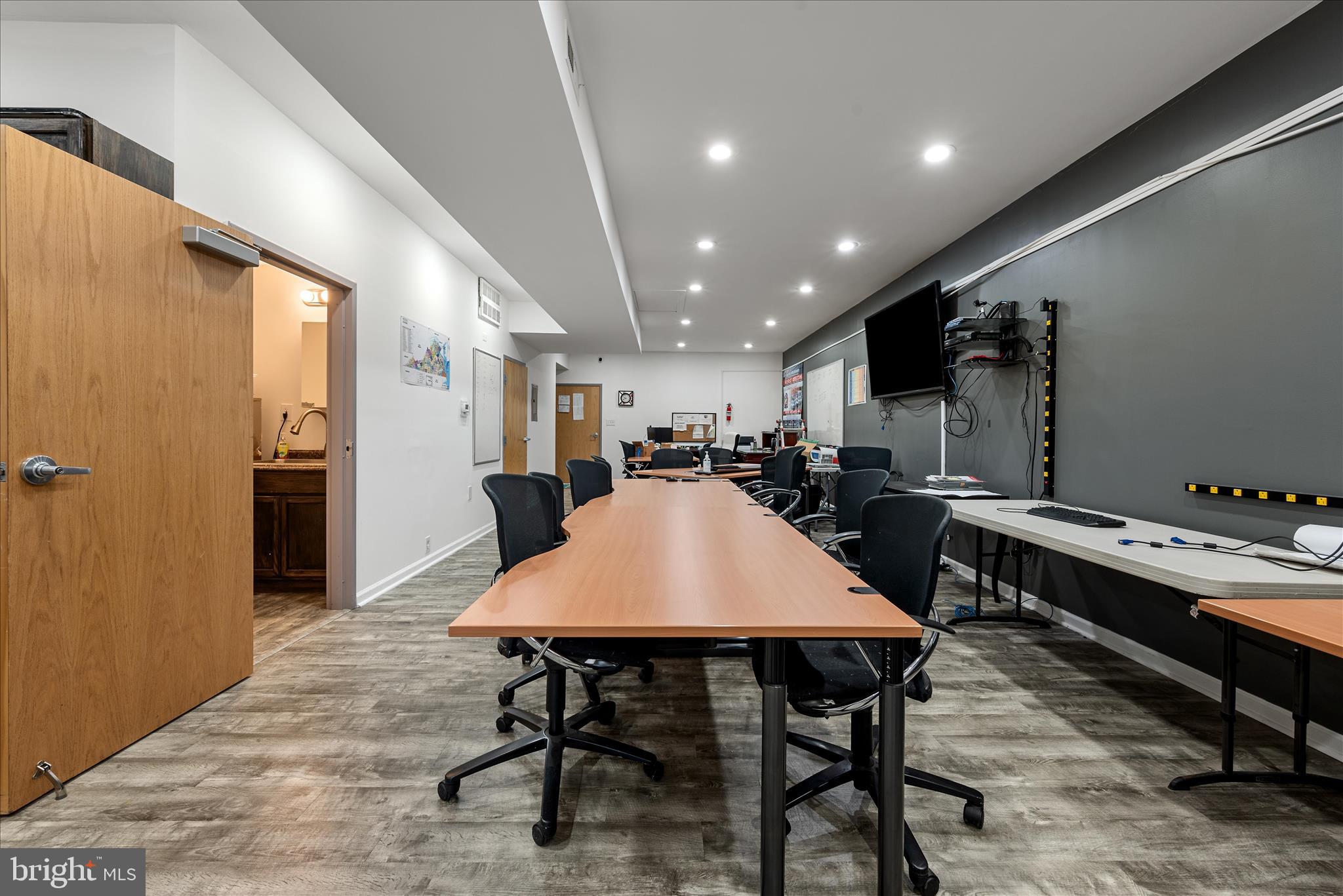 MILIC COMMERCIAL CENTER - Commercial Sale