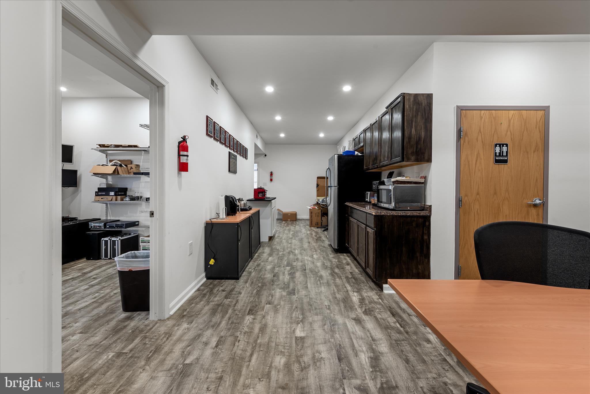 MILIC COMMERCIAL CENTER - Commercial Sale