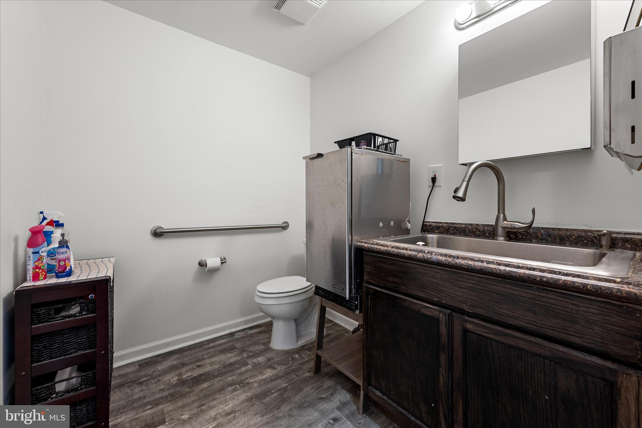 MILIC COMMERCIAL CENTER - Commercial Sale