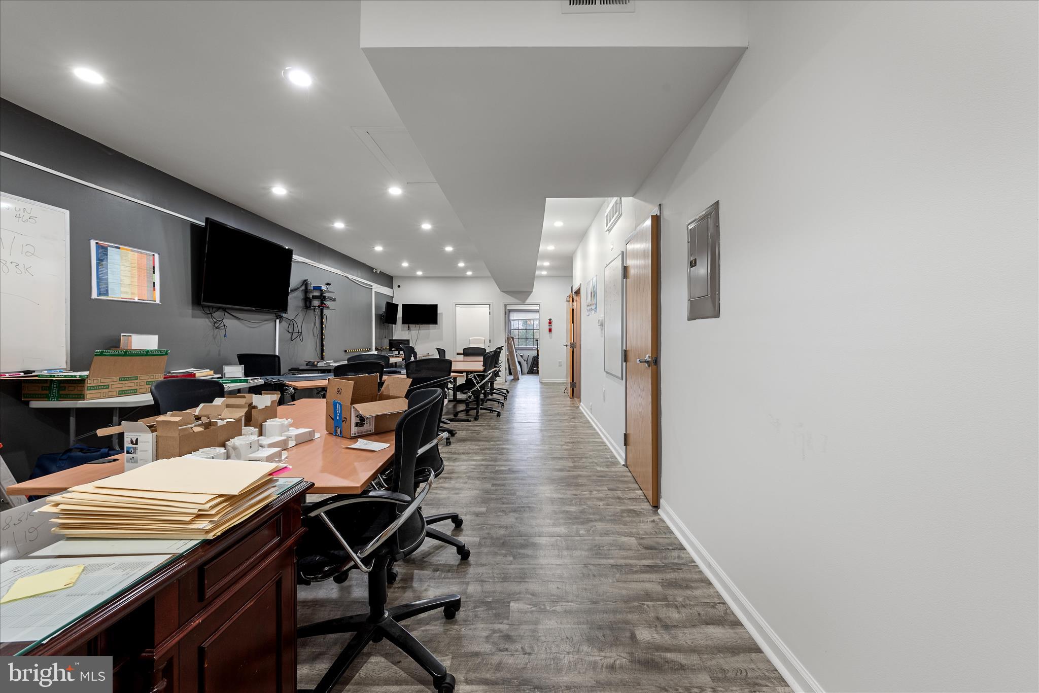 MILIC COMMERCIAL CENTER - Commercial Sale