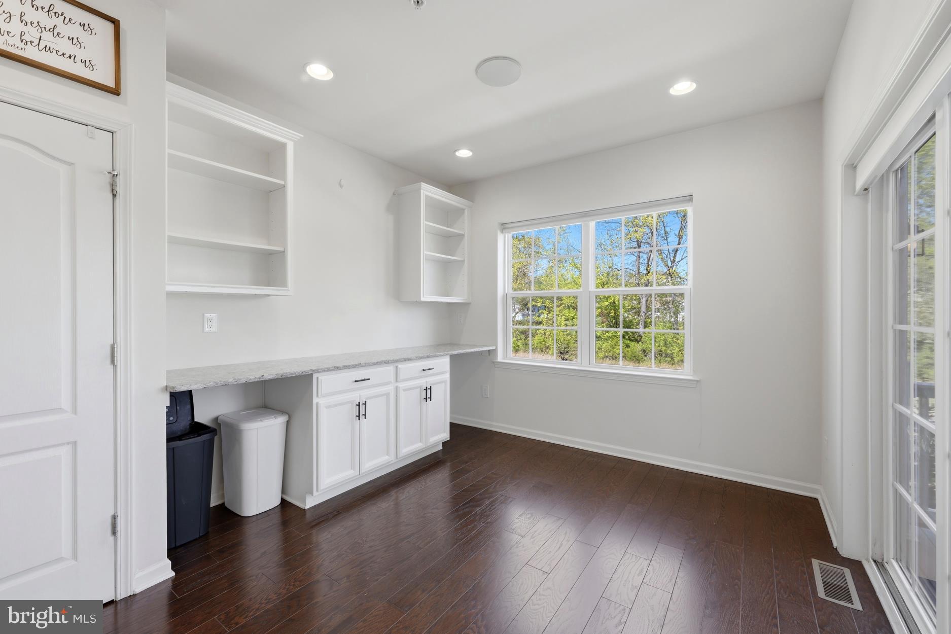 HIGH GROVE - Residential