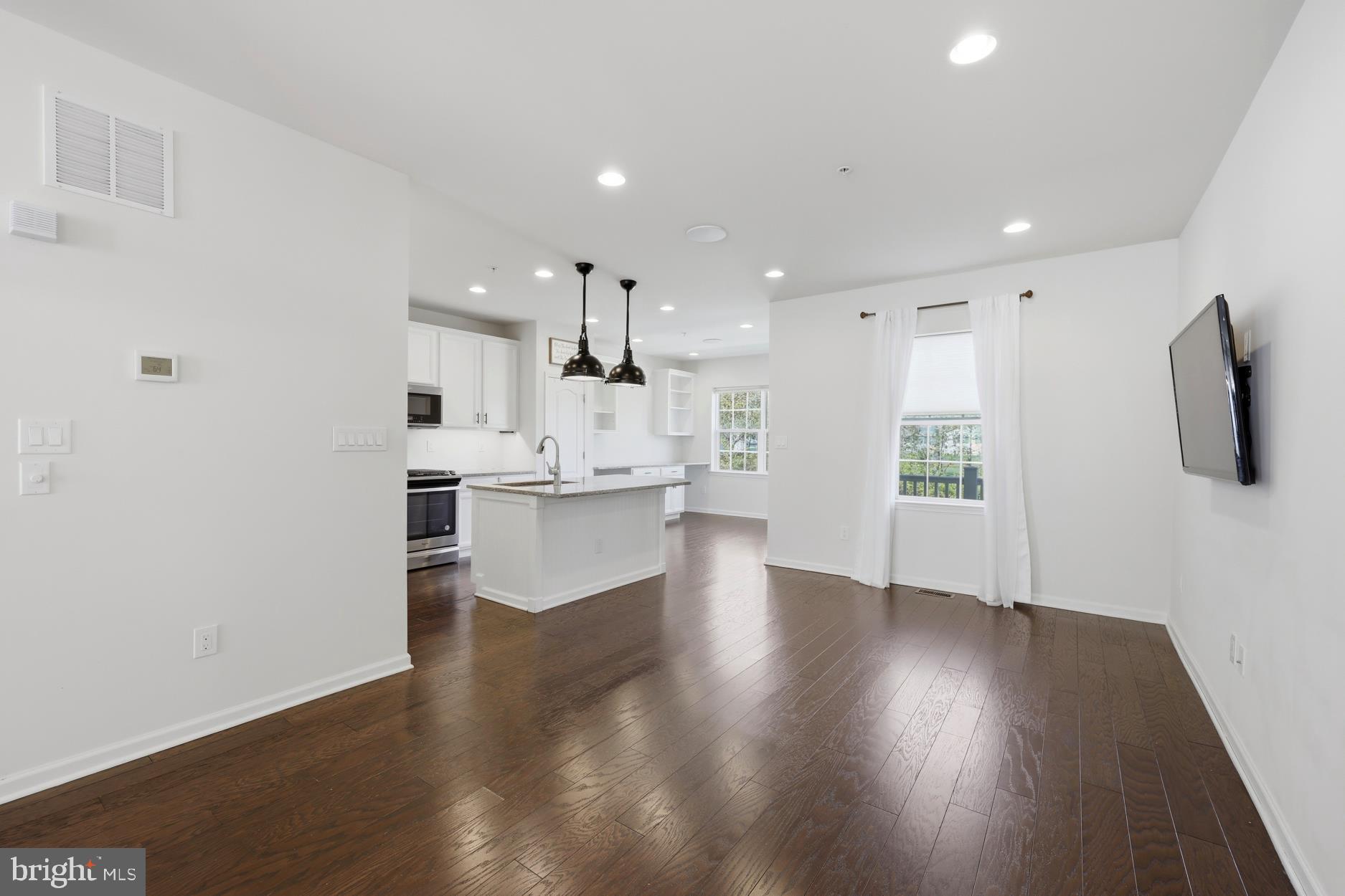 HIGH GROVE - Residential