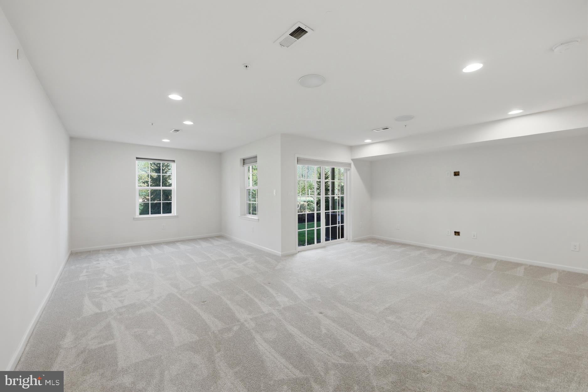 HIGH GROVE - Residential