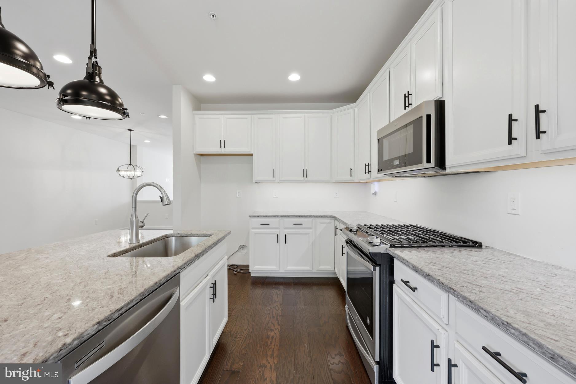 HIGH GROVE - Residential