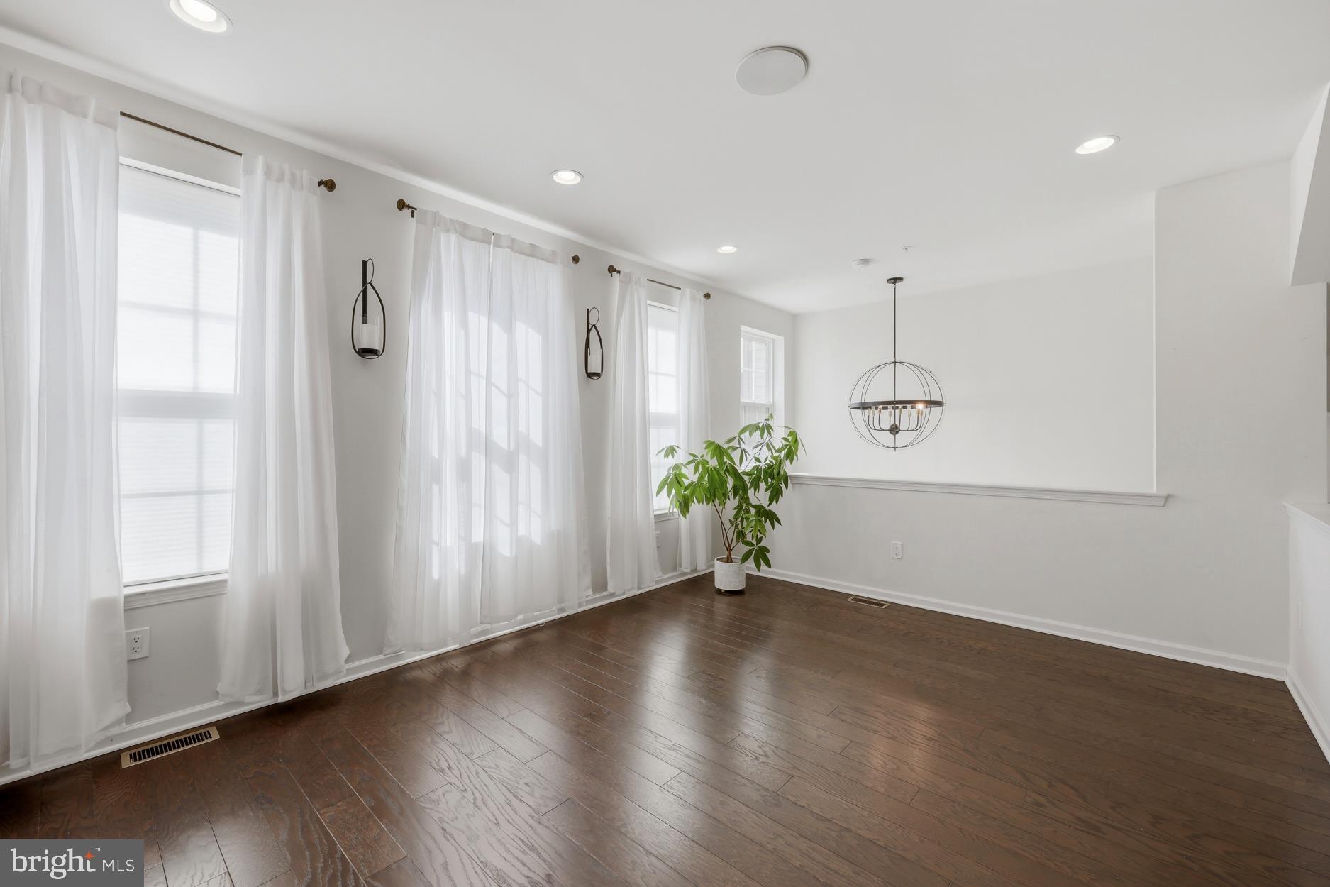 HIGH GROVE - Residential