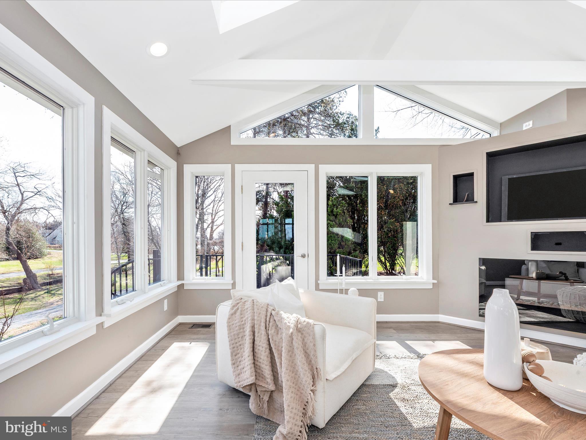 LOVE POINT - Residential