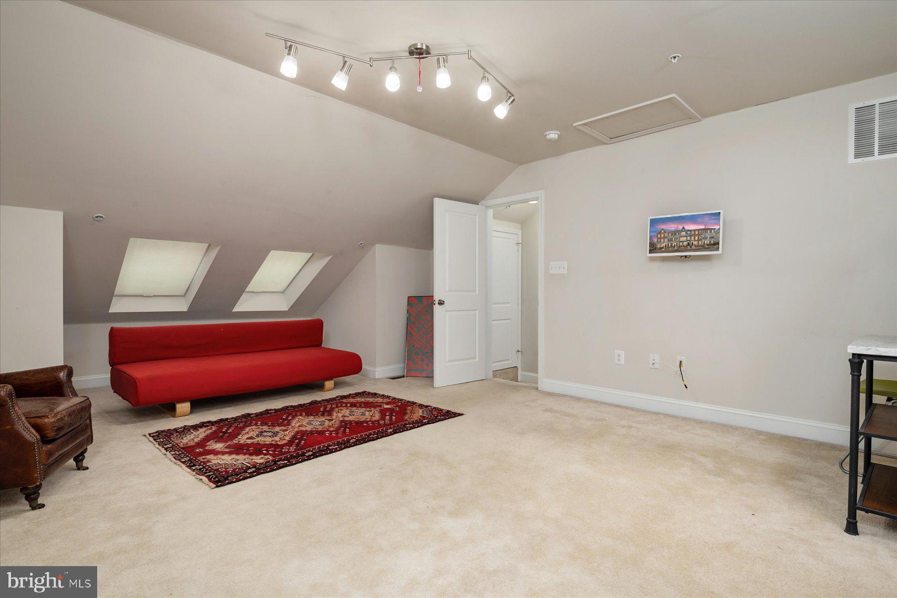 VILLAGE GREENS - Residential