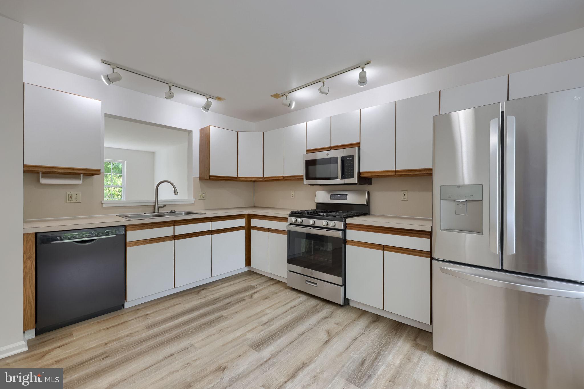 805 TANGLEGATE PLACE