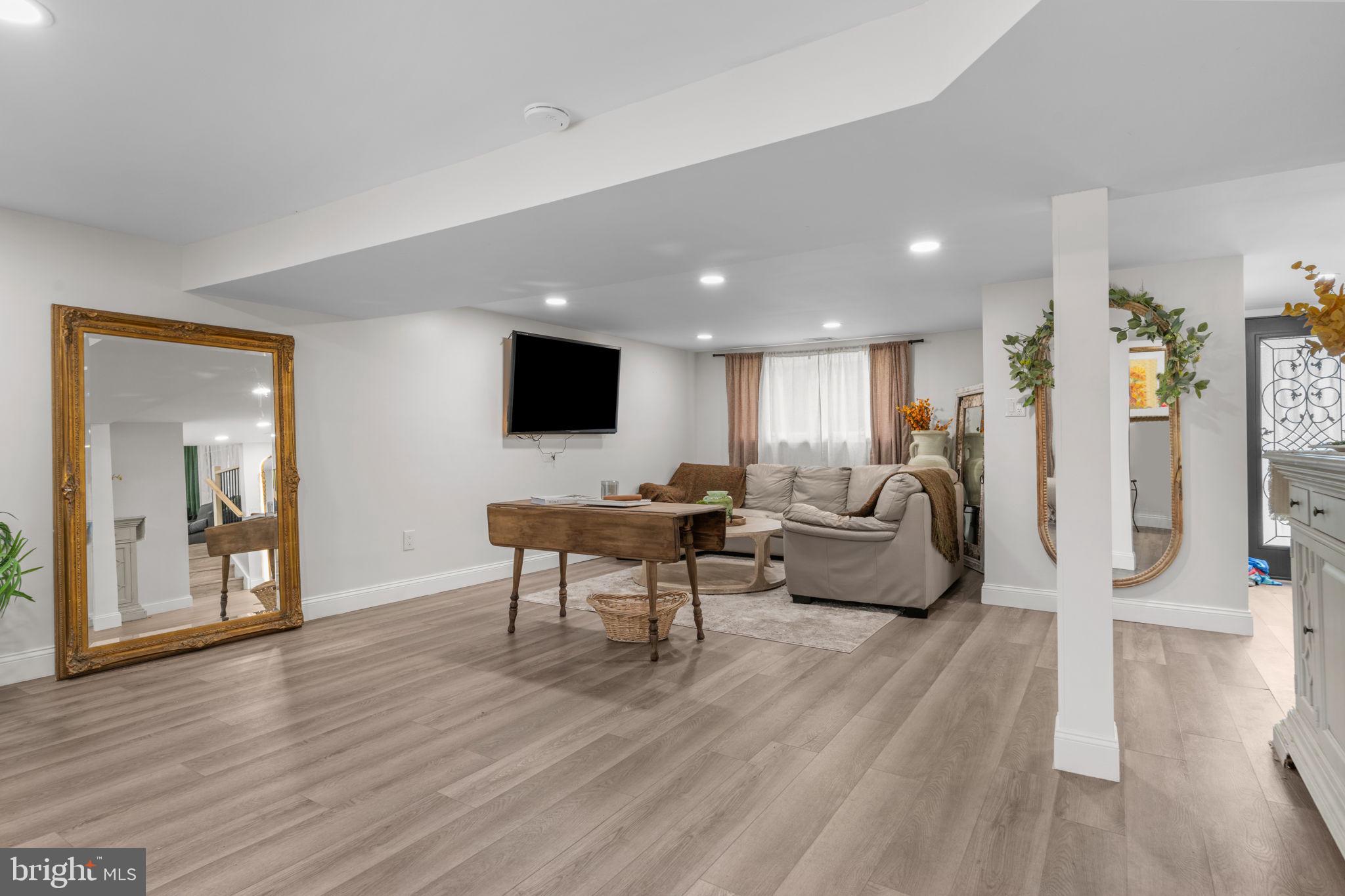 MAPLE GLEN - Residential