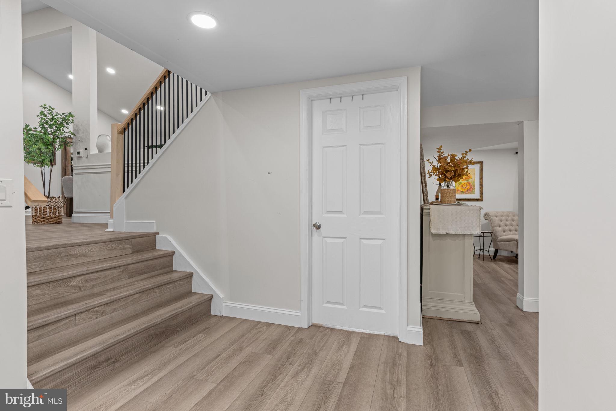 996 WHITNEY LANE