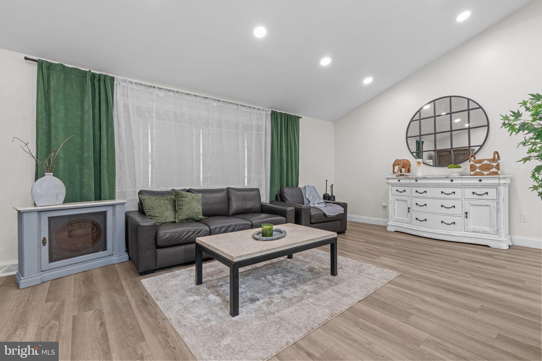 MAPLE GLEN - Residential