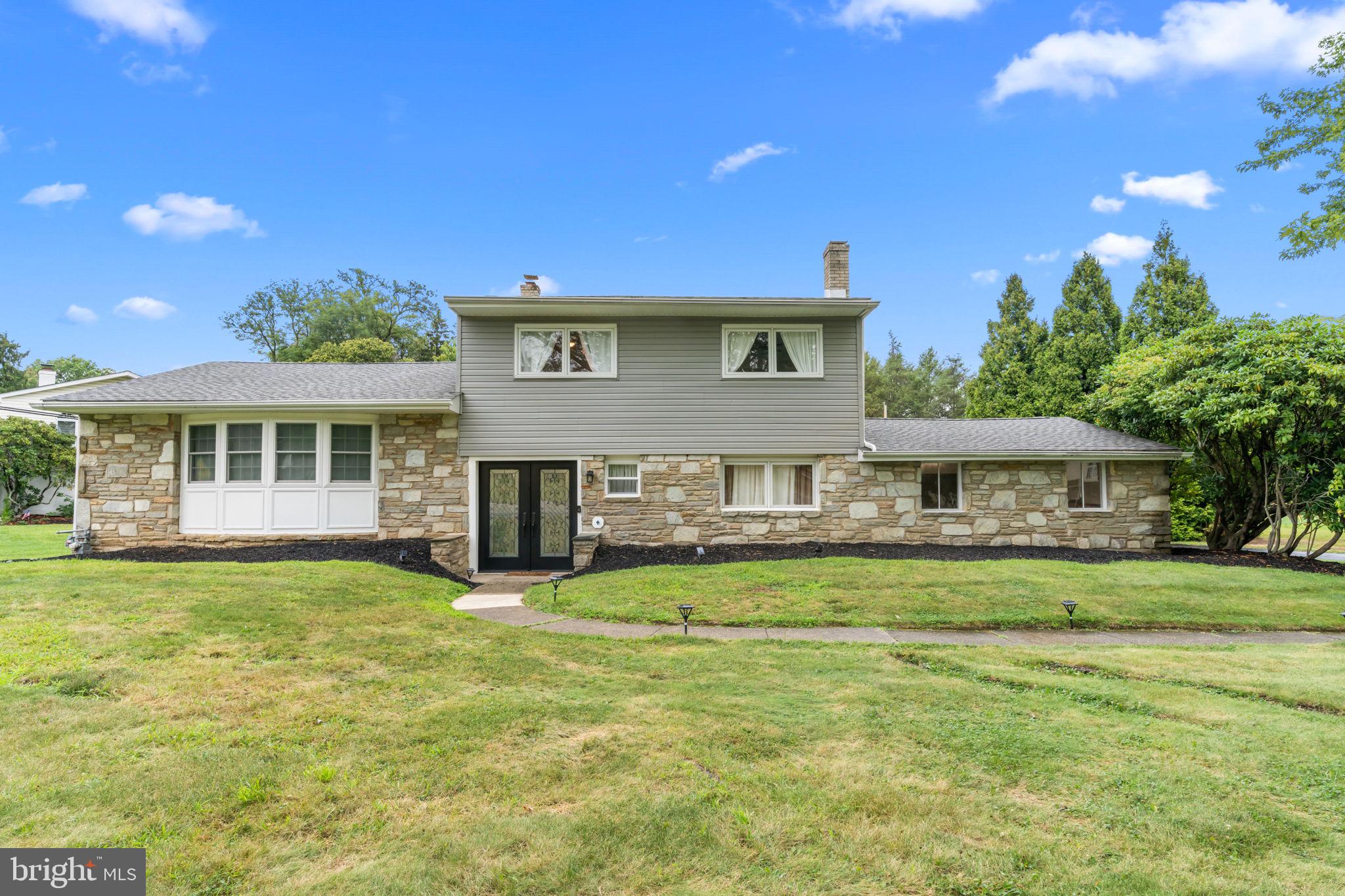 996 WHITNEY LANE
