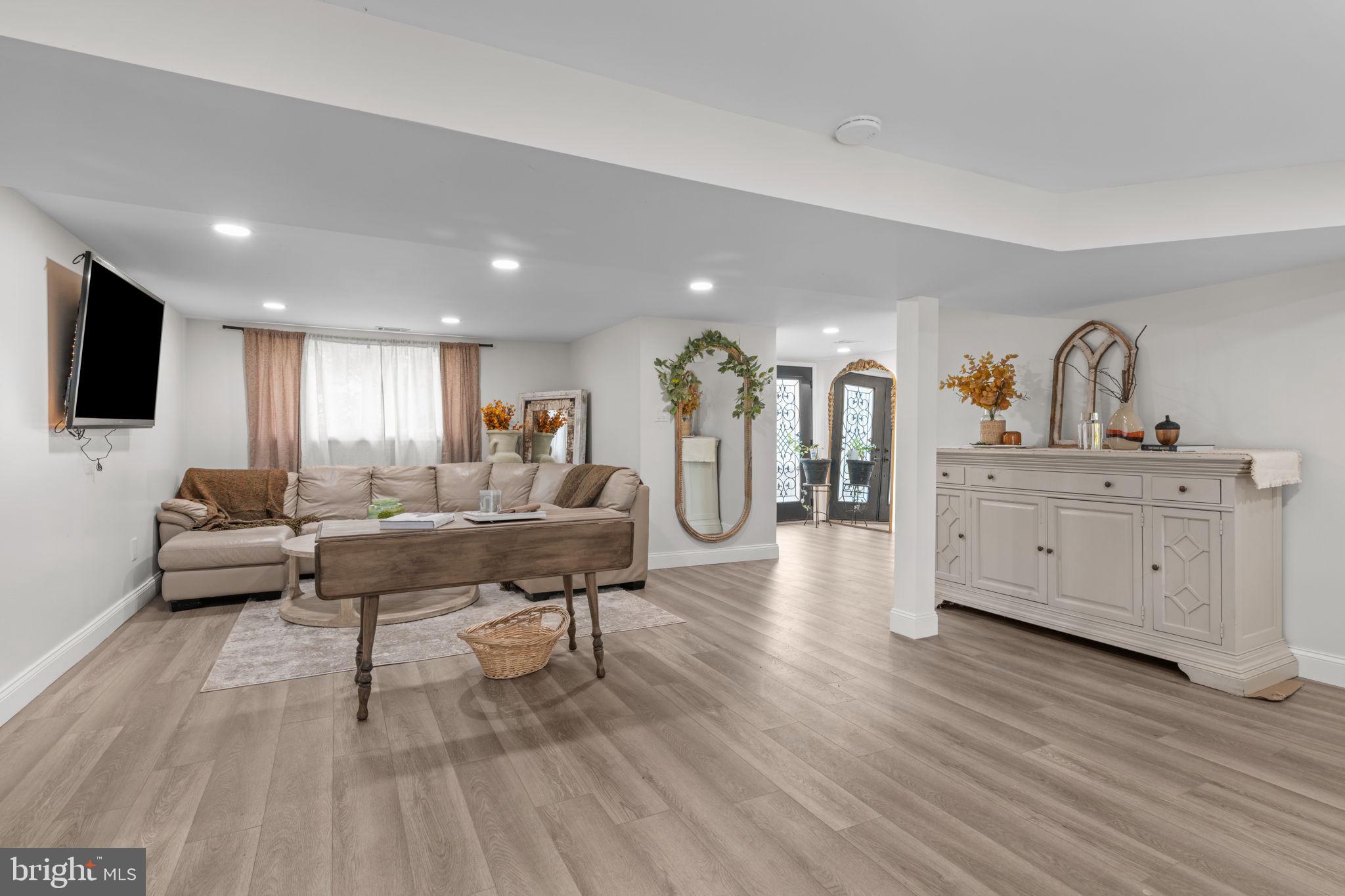 MAPLE GLEN - Residential