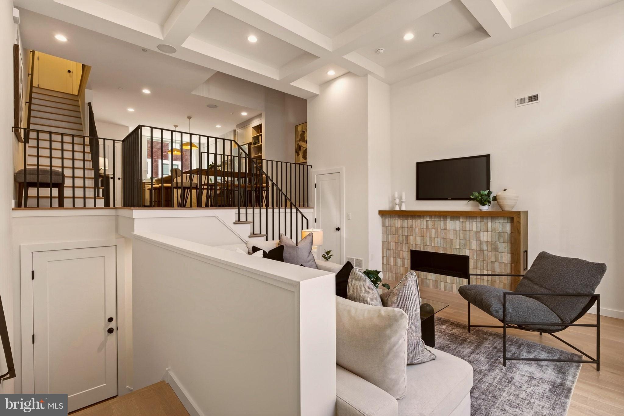 960 N 6TH STREET