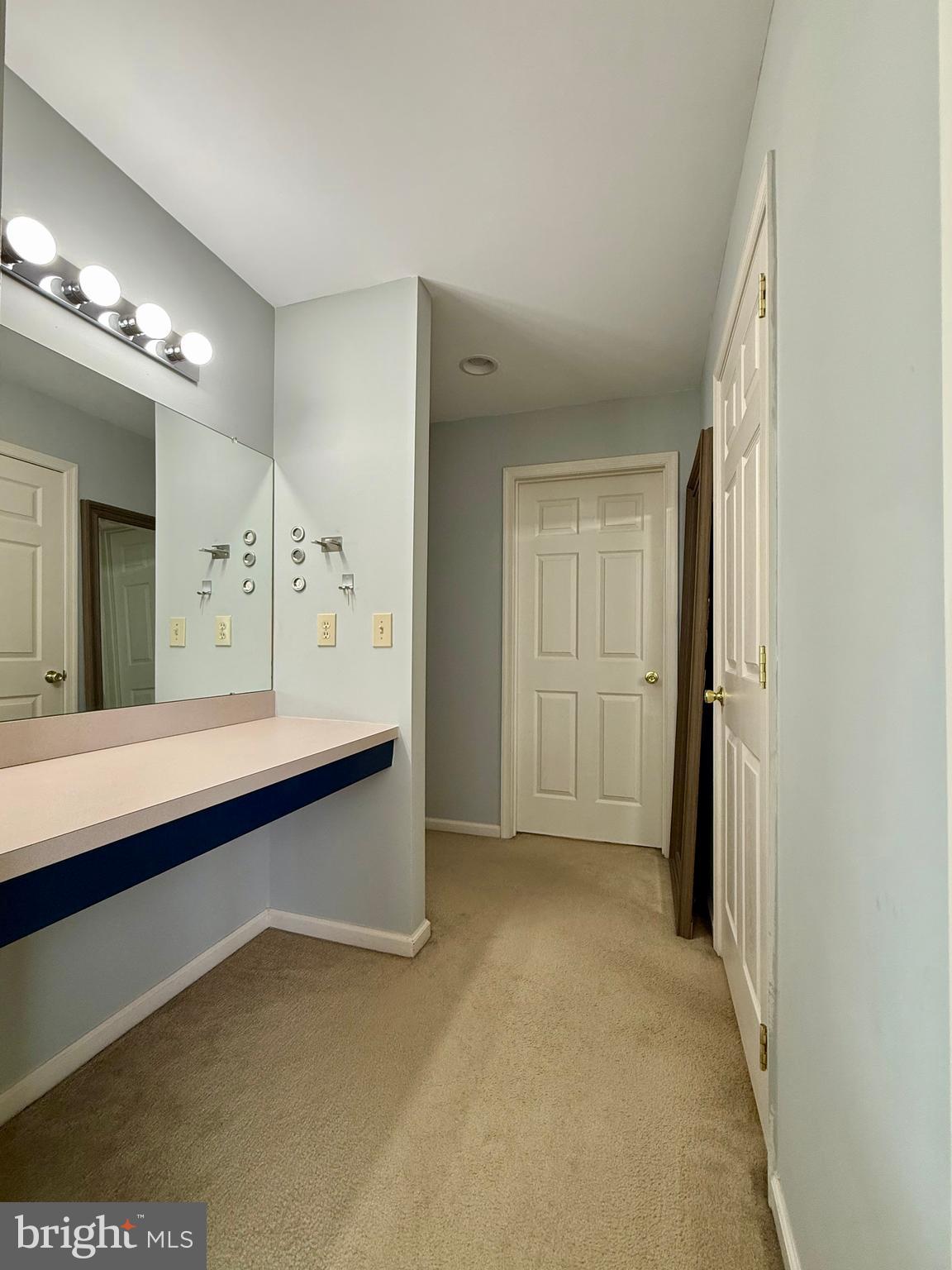 SCHWENKSVILLE - Residential