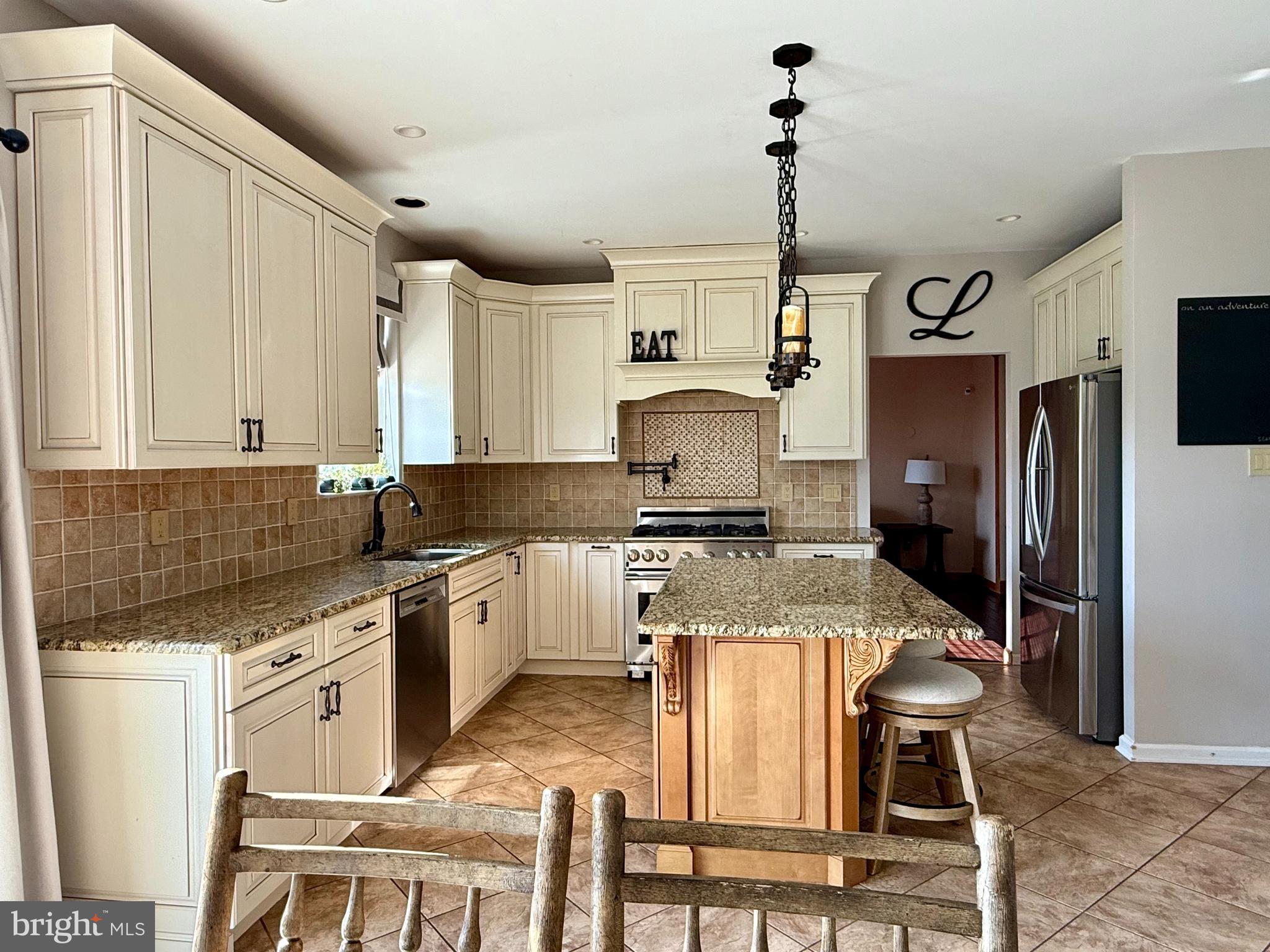 SCHWENKSVILLE - Residential