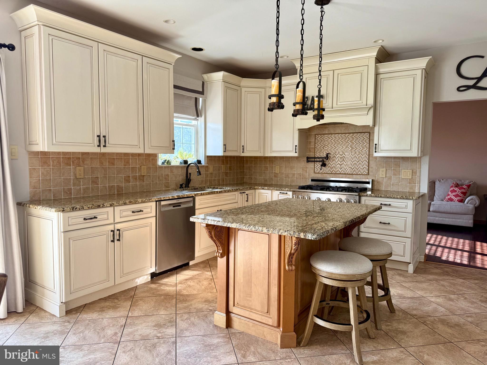 SCHWENKSVILLE - Residential