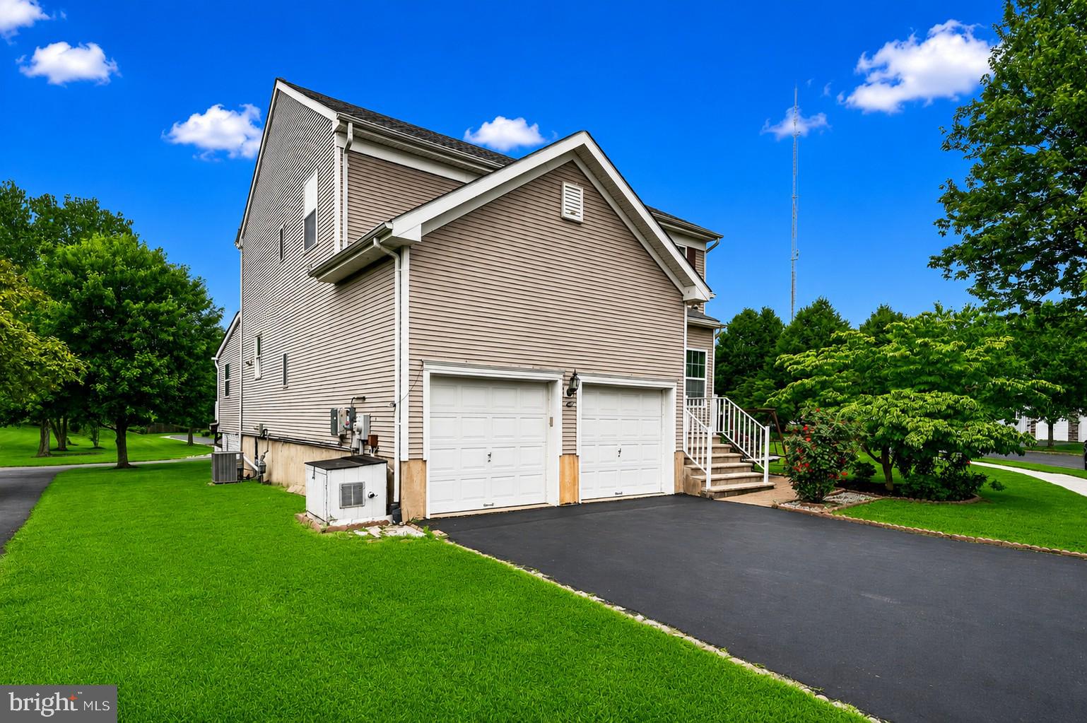 83 FOUNTAYNE LANE