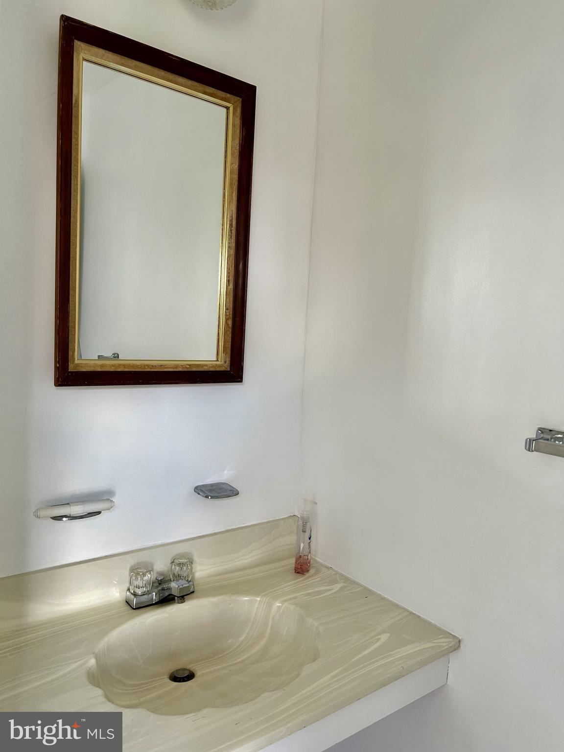 CROFTON MEWS CONDO - Residential Lease