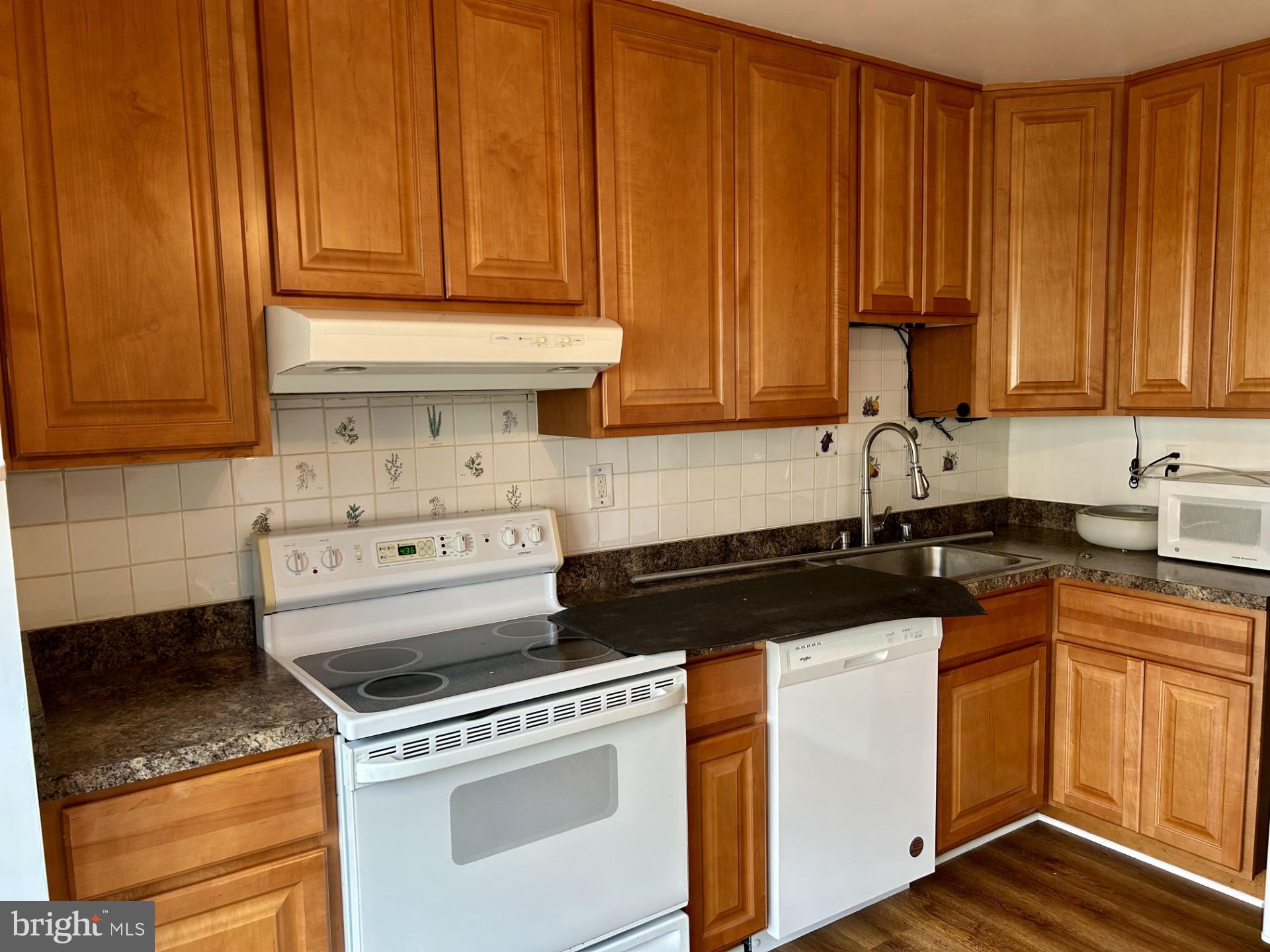 CROFTON MEWS CONDO - Residential Lease