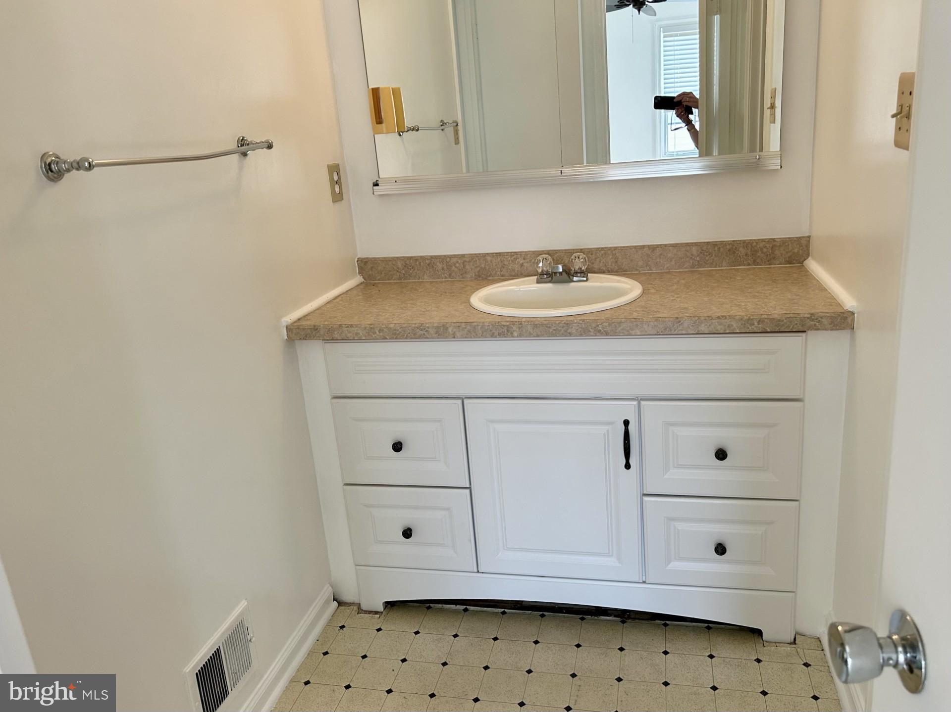 CROFTON MEWS CONDO - Residential Lease