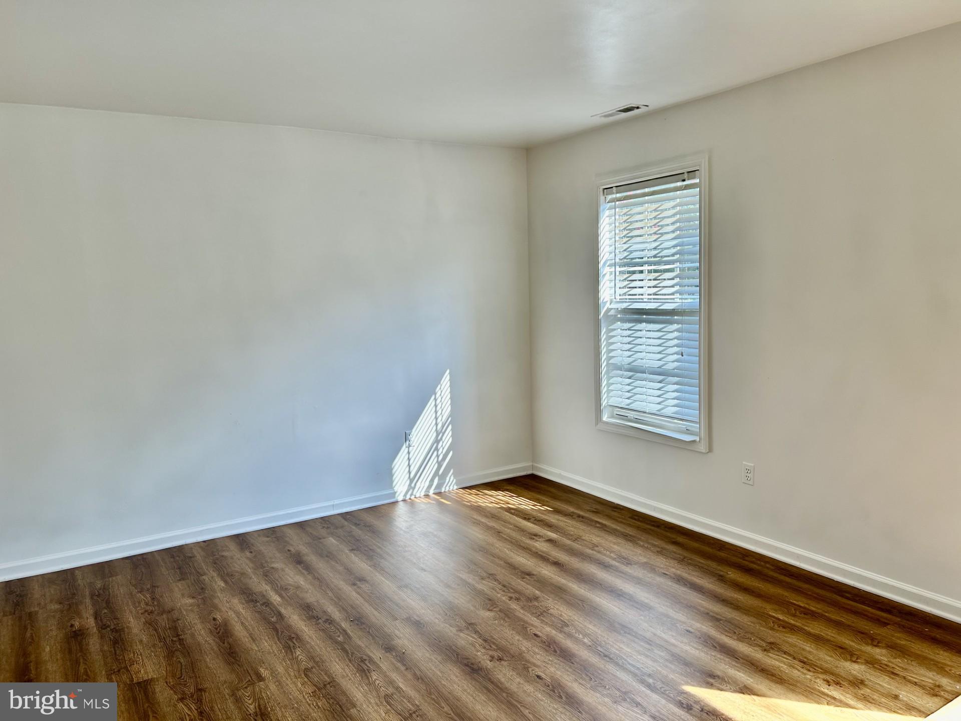 CROFTON MEWS CONDO - Residential Lease