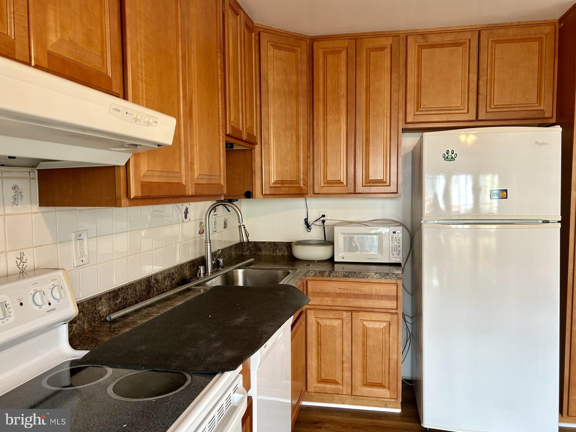 CROFTON MEWS CONDO - Residential Lease