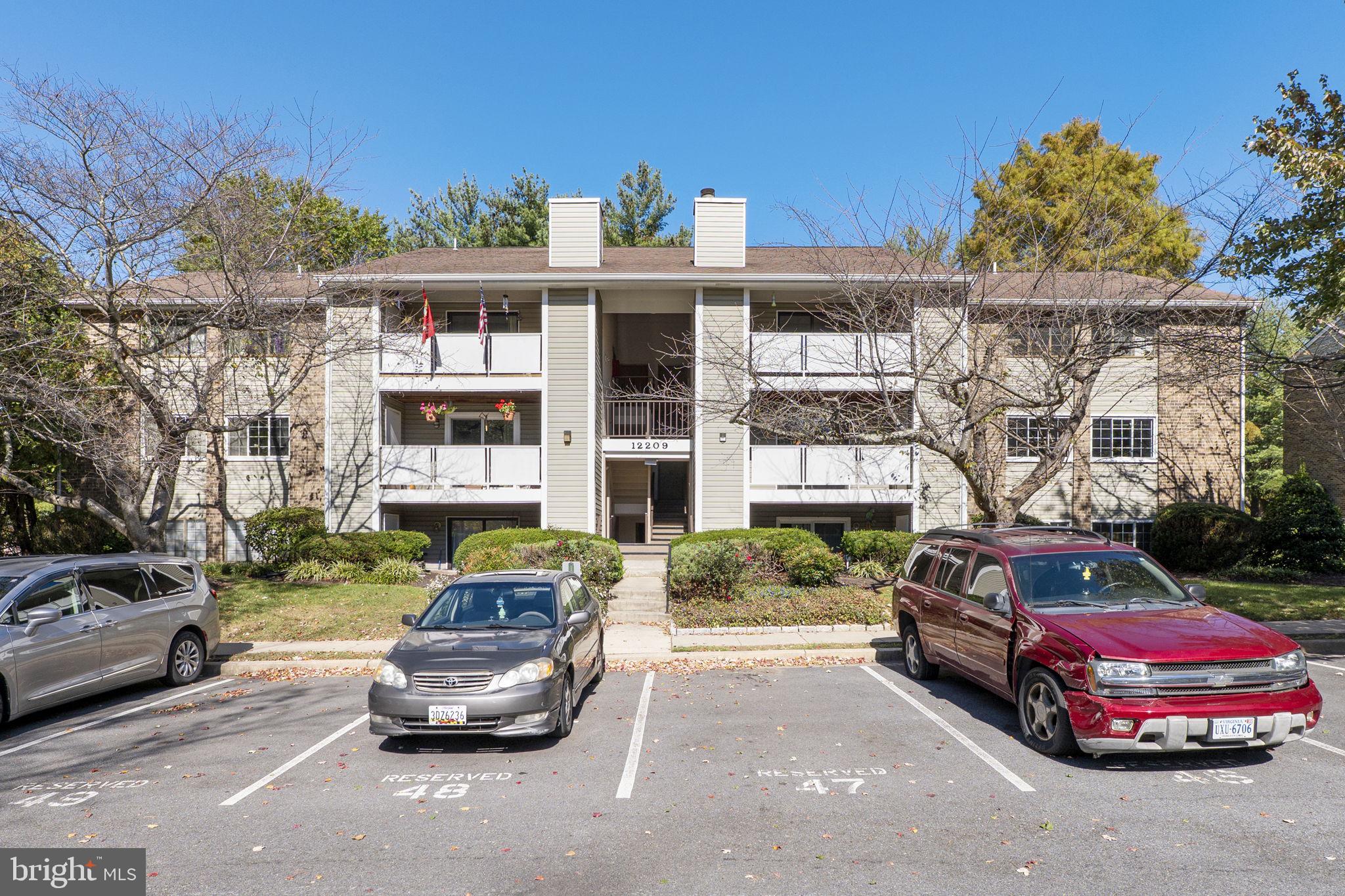 KNOLLS AT NORTH LAKE CONDOMINIUM - Residential