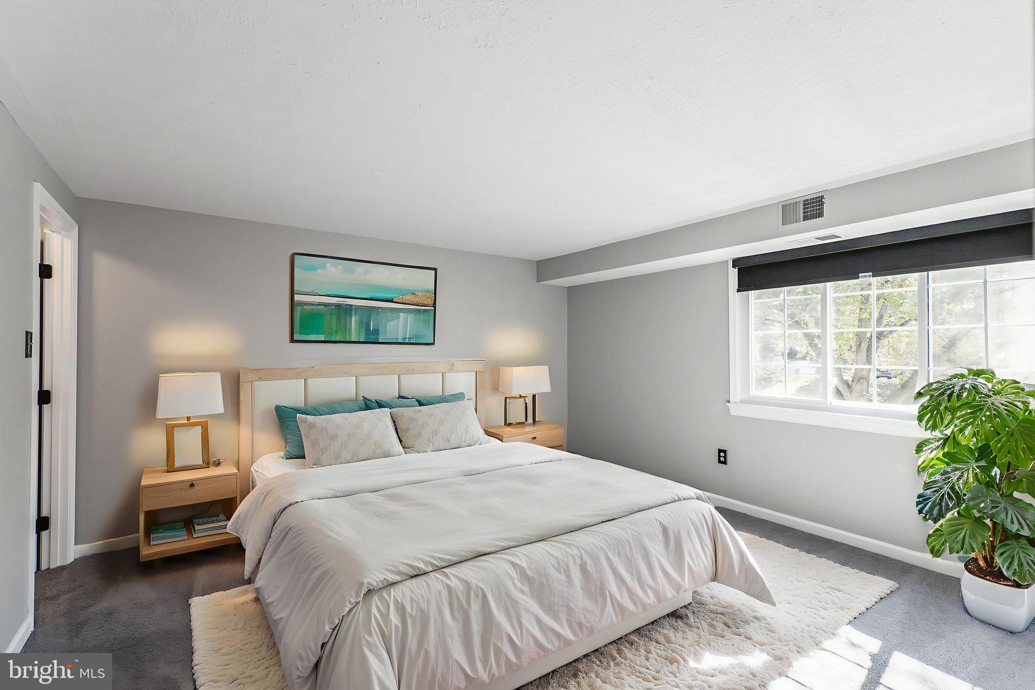 KNOLLS AT NORTH LAKE CONDOMINIUM - Residential