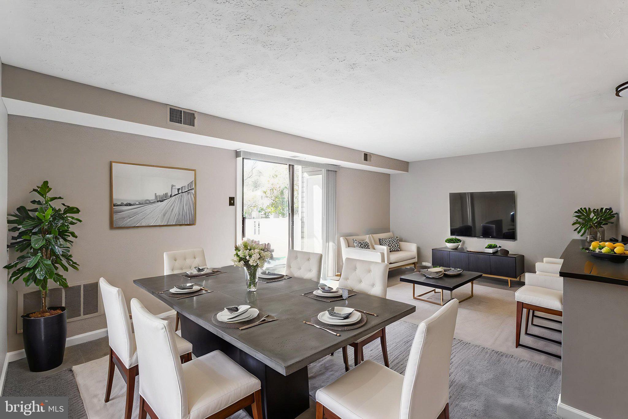 KNOLLS AT NORTH LAKE CONDOMINIUM - Residential