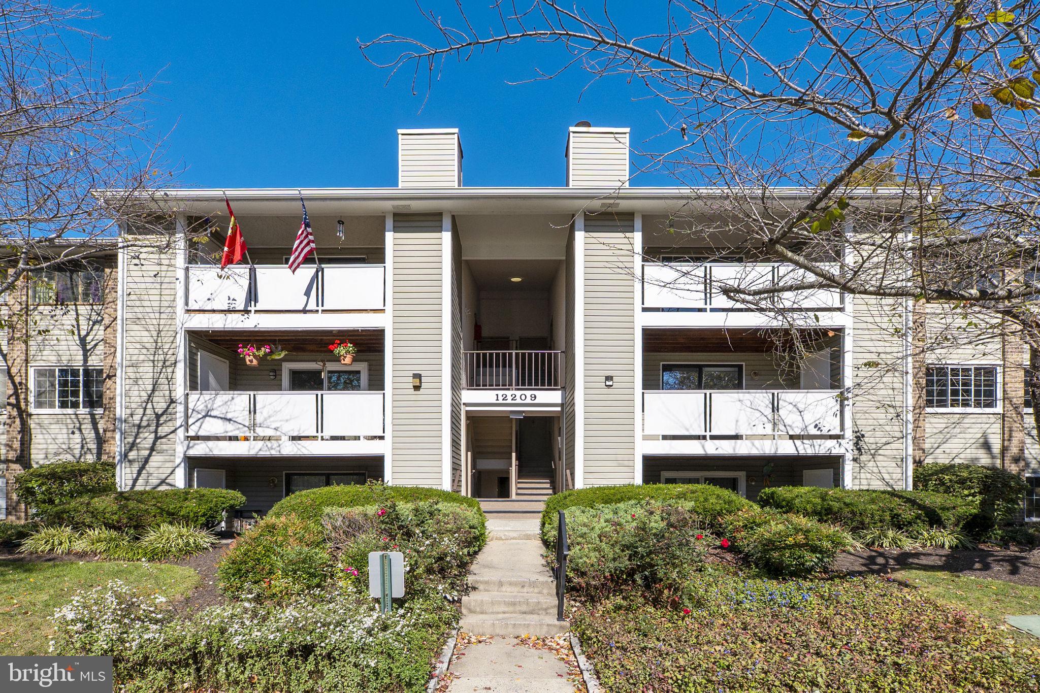 KNOLLS AT NORTH LAKE CONDOMINIUM - Residential