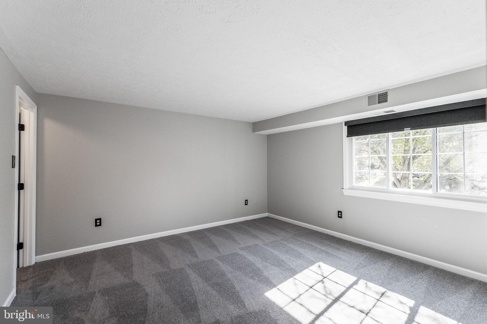 KNOLLS AT NORTH LAKE CONDOMINIUM - Residential