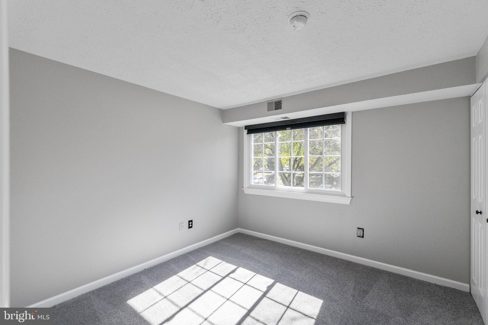 KNOLLS AT NORTH LAKE CONDOMINIUM - Residential