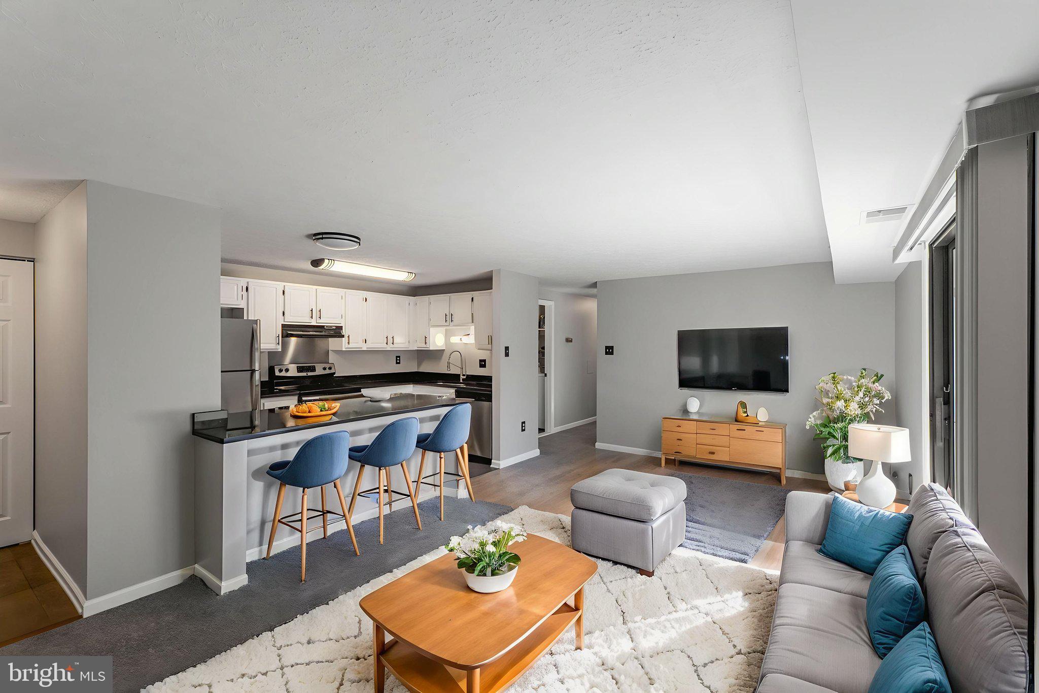 KNOLLS AT NORTH LAKE CONDOMINIUM - Residential