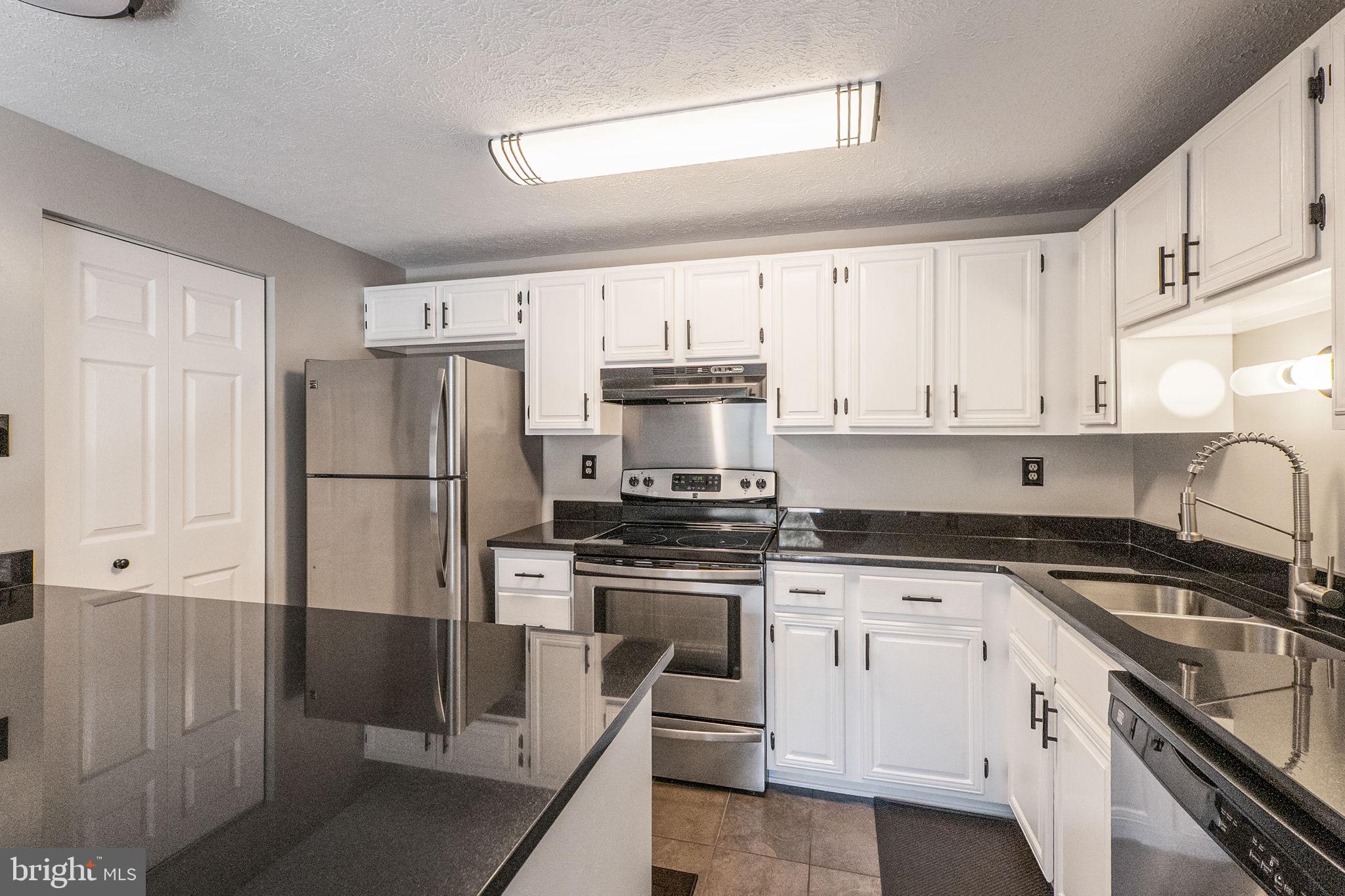 KNOLLS AT NORTH LAKE CONDOMINIUM - Residential