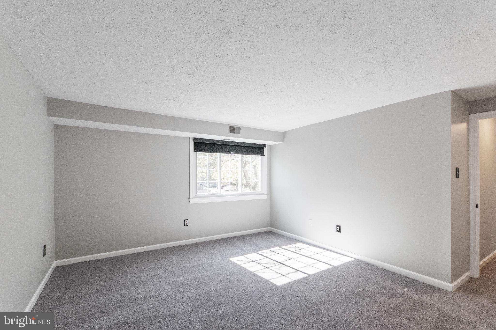 KNOLLS AT NORTH LAKE CONDOMINIUM - Residential