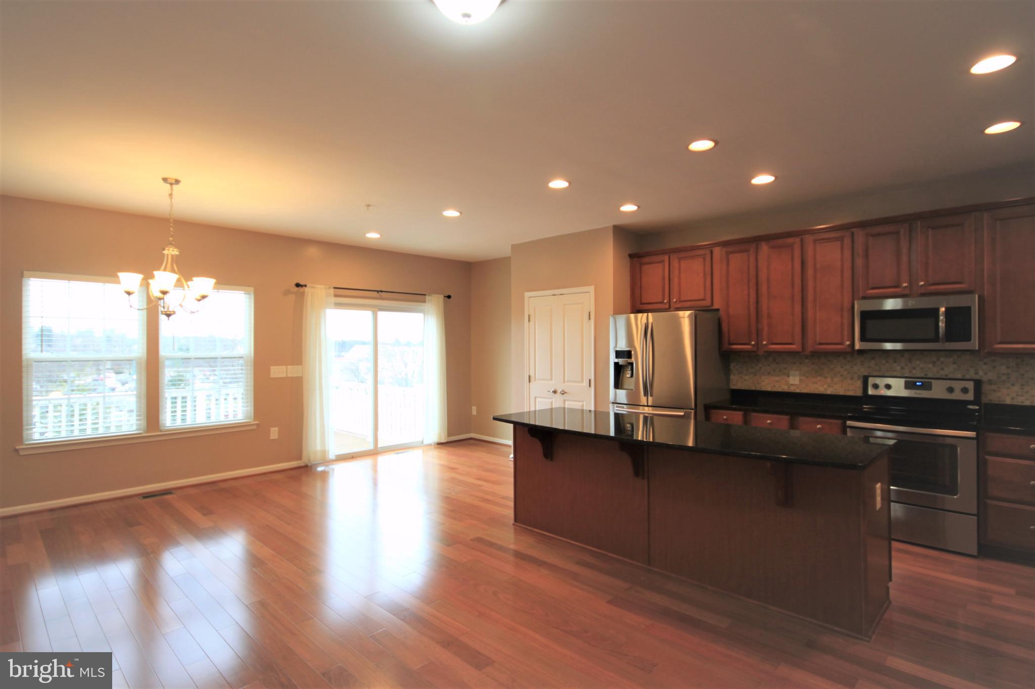 HIGHVIEW AT MONTGOME - Residential Lease