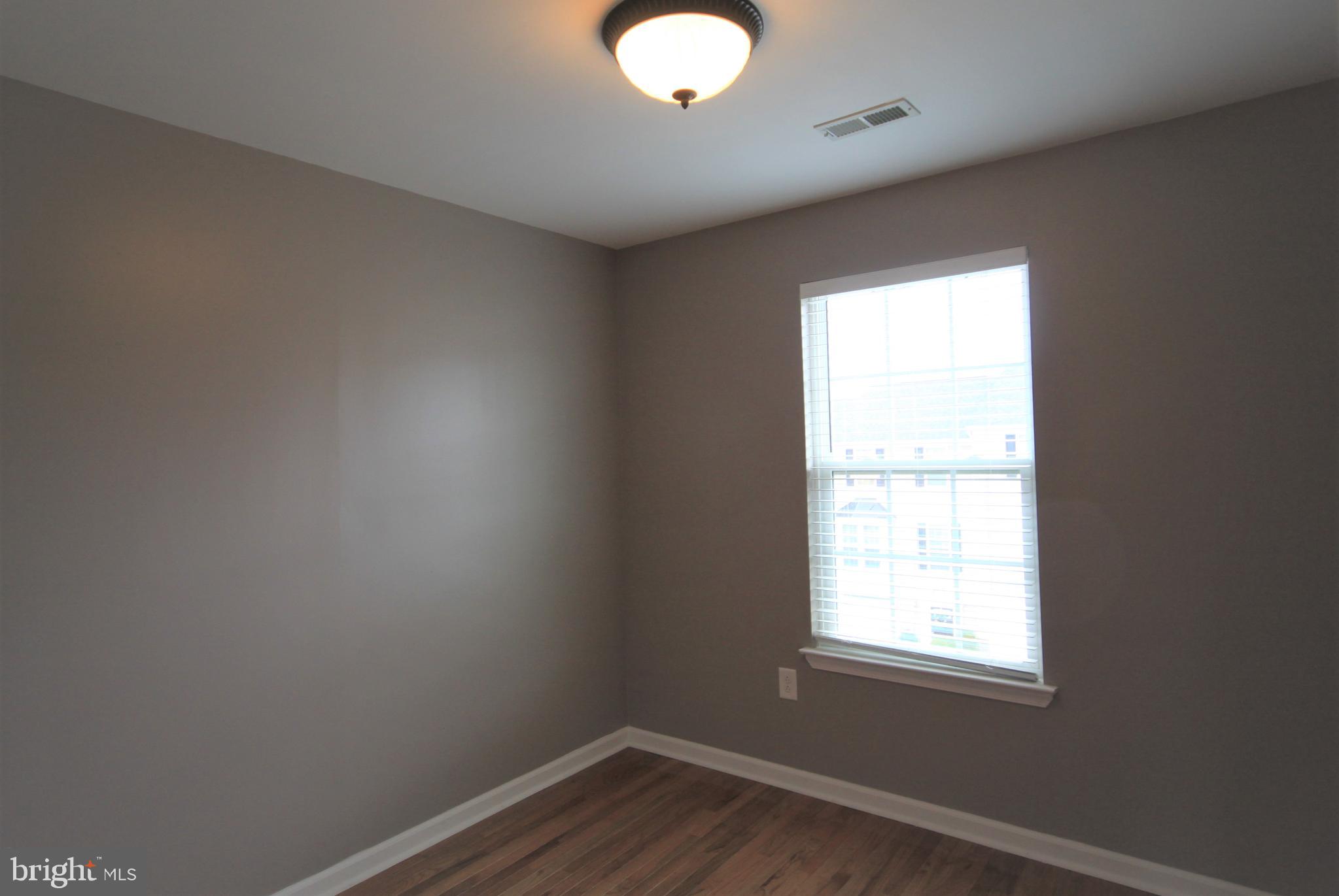 HIGHVIEW AT MONTGOME - Residential Lease