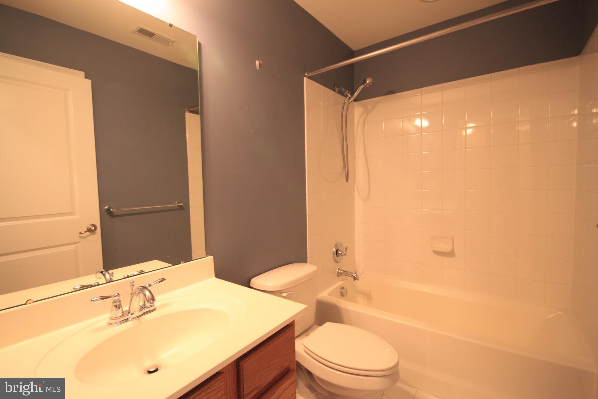 HIGHVIEW AT MONTGOME - Residential Lease