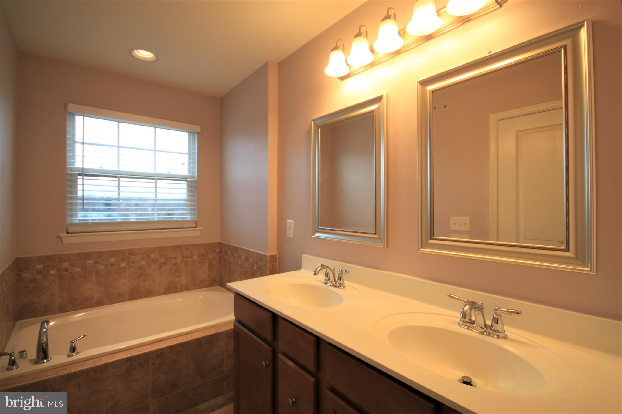 HIGHVIEW AT MONTGOME - Residential Lease