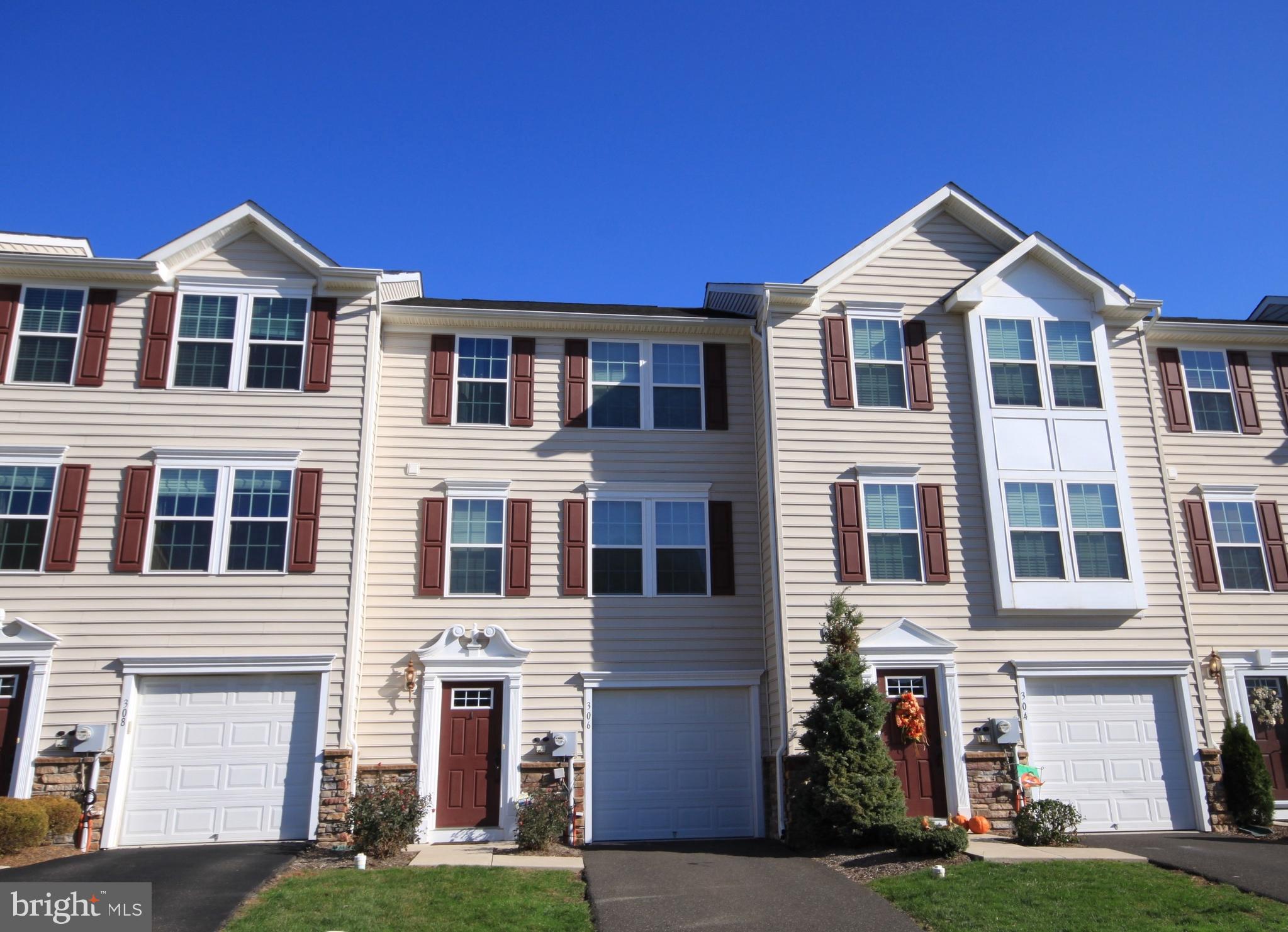 HIGHVIEW AT MONTGOME - Residential Lease