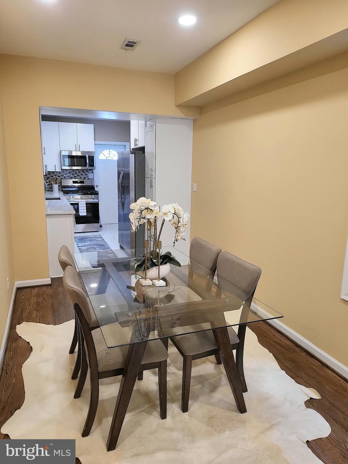 JOHNSTON SQUARE - Residential