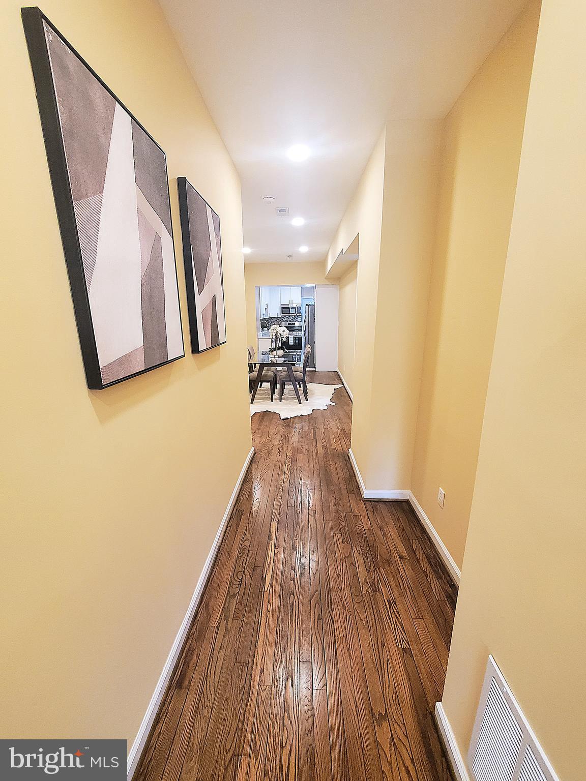 JOHNSTON SQUARE - Residential