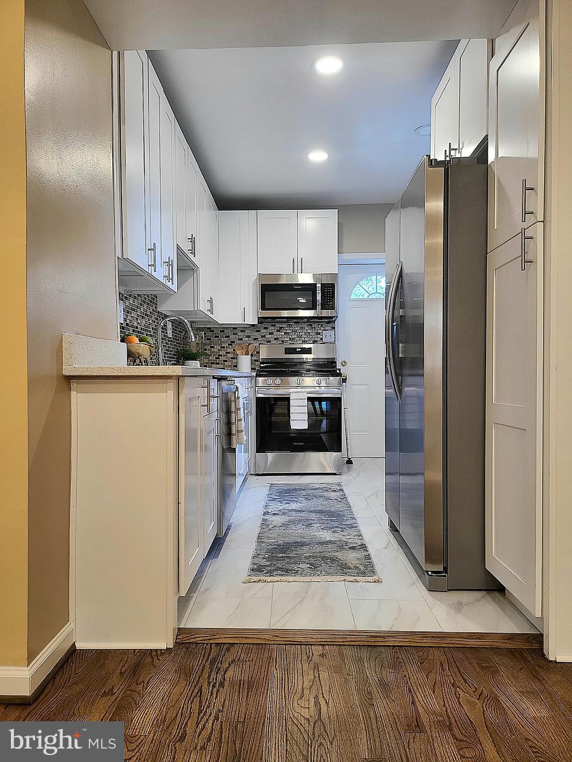 JOHNSTON SQUARE - Residential