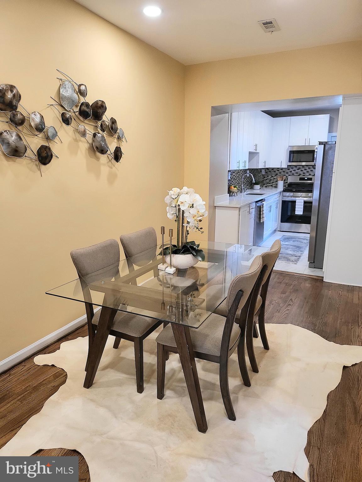 JOHNSTON SQUARE - Residential