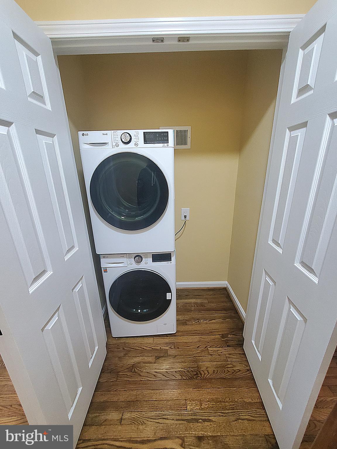 JOHNSTON SQUARE - Residential