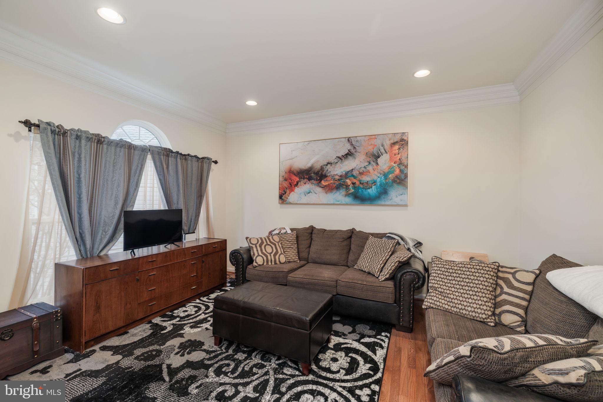 7226 LYNDAM HILL CIRCLE