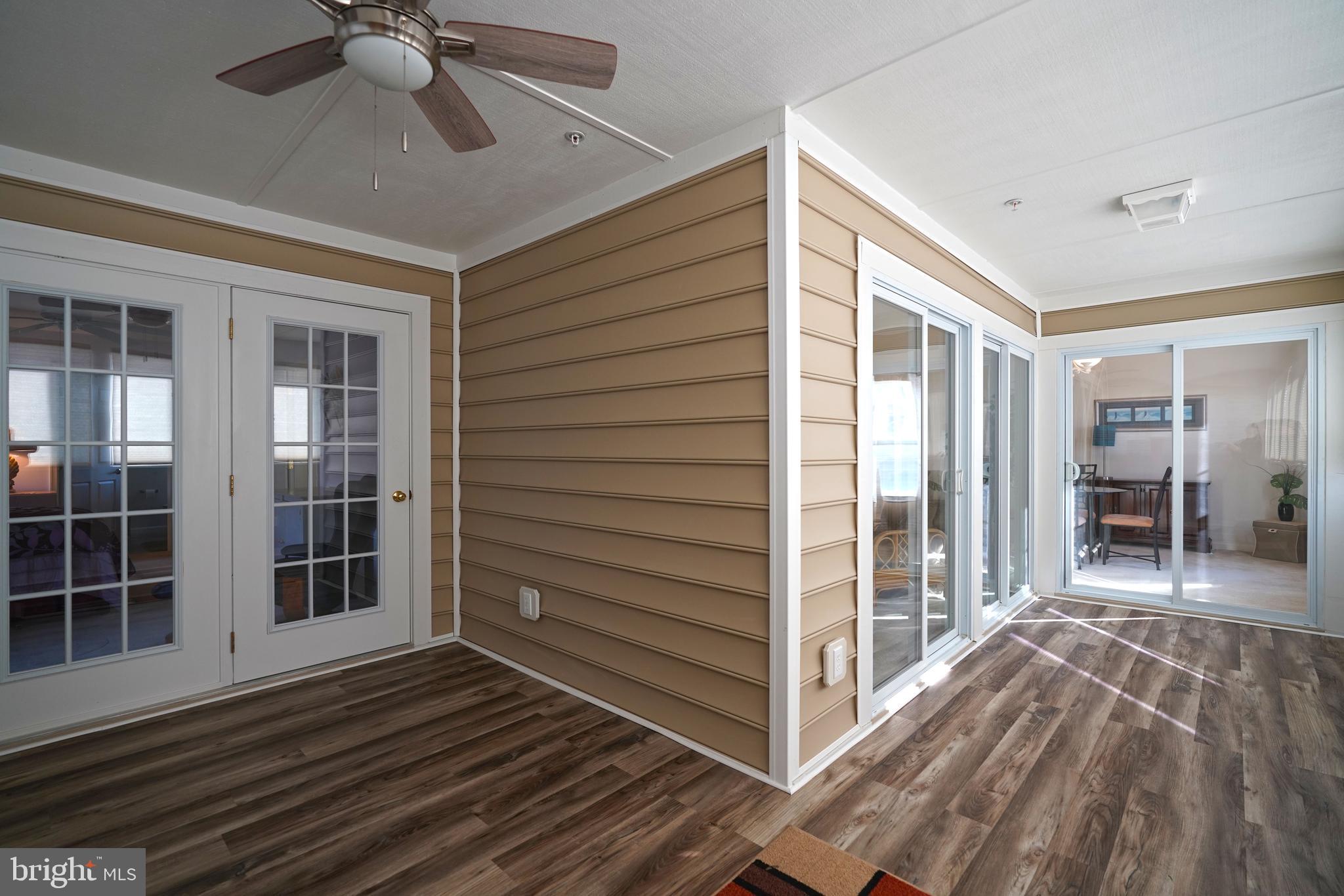 WOODS COVE - Residential