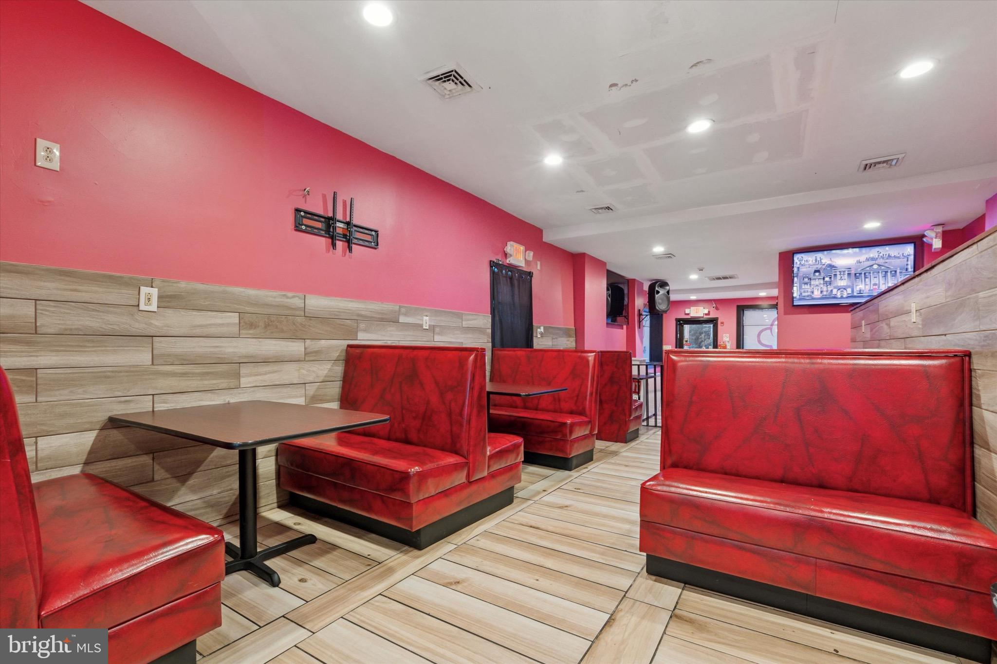 1934 W SUSQUEHANNA AVENUE