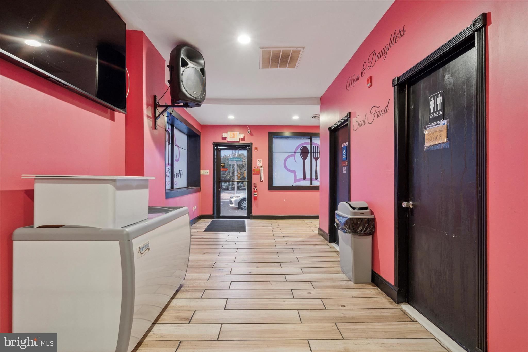 1934 W SUSQUEHANNA AVENUE